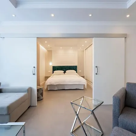 Lux Frontline Fuengirola