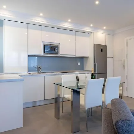 Lux Frontline Apartment