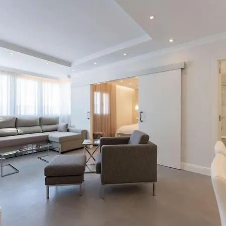 Lux Frontline Apartment