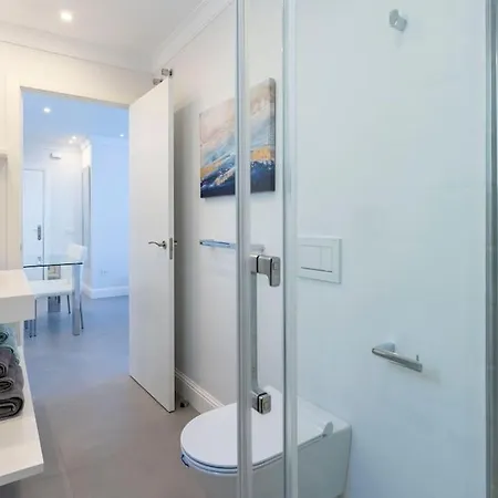 Lux Frontline Apartment
